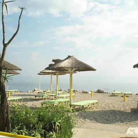 Faliraki Lägenhetshotell Benitses (Corfu)