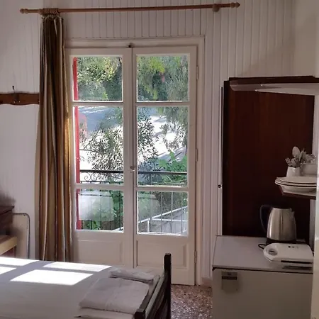 Faliraki Lägenhetshotell Benitses (Corfu)