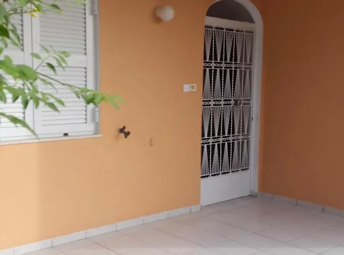 Faliraki Lägenhetshotell Benitses (Corfu)